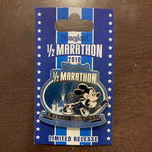 DISNEYLAND 1/2 MEDIA MARATÓN 2010 5 AÑOS CORRIENDO LANZAMIENTO LIMITADO PIN - Imagen 1 de 2