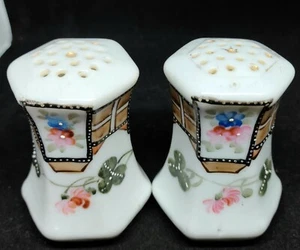 Salt & Pepper Shakers Hand painted Flower/floral Japan cork plugs - Picture 1 of 6