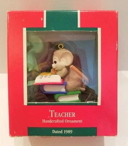 1989 Hallmark Teacher Mouse On Books Christmas Tree Ornament QX412-5 School - Picture 1 of 6
