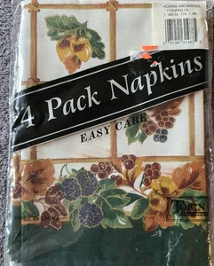 4  Pack Tobin ACORNS AND BERRIES Napkins  Fall Thanksgiving Cloth 17" Vintage - Picture 1 of 6