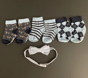 Baby Jungen MUD PIE hellblaue Fliege mit Band & 3 Paar Socken in Blues & 1 schwarz - Bild 1 von 6