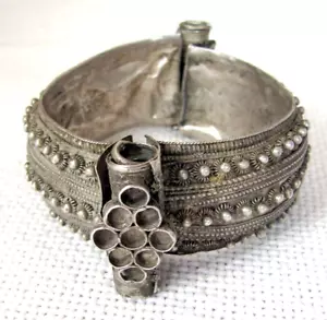Tibet antique filigree silver amulet bangle bracelet, 47 gr., signed. - Picture 1 of 11