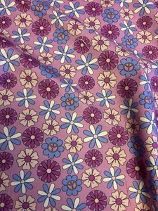 2.5 Metres Pink Flower Power Floral Printed Cotton Craft Quilt Dress Fabric - Picture 1 of 5