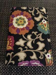 Vera Bradley custodia piccola per tablet bi-pieghevole modello Suzani 7,5 x 4,5 - Foto 1 di 3