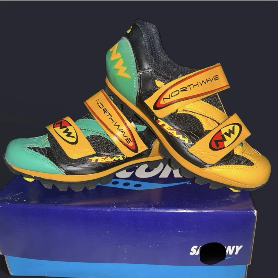 Zapatos para mujer Northwave de ciclismo de carretera talla 6,5 Foto 1 de 4