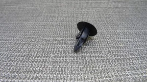 10X HONDA PIN SHAPE RIVET BODY PANEL PUSH IN FASTENER TRIM CLIPS - Picture 1 of 12