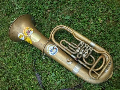 Antiguo alemán o suizo Eb (?)  Tuba Made 1933 (?) con válvulas rotativas Foto 1 de 4