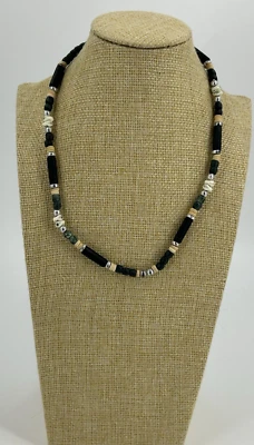 Gargantilla Collar Madera Natural y Piedra Teñida Varillas Negras Piedras Tono Plata 17 Pulgadas Foto 1 de 4