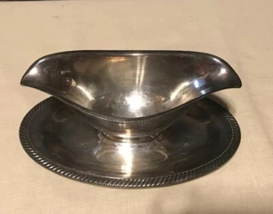 INTERNATIONAL SILVER SILVERPLATE GRAVY BOAT w/ ATTACHED TRAY CASTLETON  #683 - Picture 1 of 5