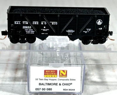 MICRO-TRAINS LINE N SCALE 33' TWIN BAY HOPPER W/LOAD BALTIMORE & OHIO 05700080 - Image 1 of 3