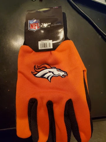 DENVER BRONCOS- NFL Sport Utility Grip Gloves By FOCO. New With Tags Cover