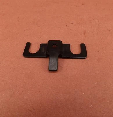 Пластина фиксатора масляного троса 2002-2006 Harley Davidson V-rod Vrod - Изображение 1 из 4