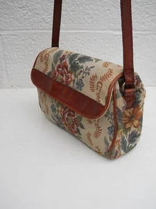 Etienne Aigner seltene Schultertasche im Gobelin-Stil mit vier Fächern und Lederbesatz - Bild 1 von 11