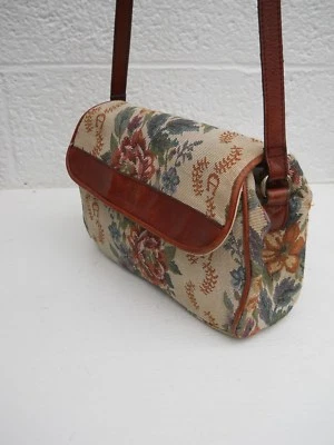 Bolso de hombro Etienne Aigner Rare de cuatro compartimentos estilo tapiz con ribete de cuero Foto 1 de 4