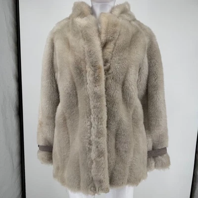 Chaqueta de piel sintética de felpa gris claro Neiman-Marcus Marissa Ferrere vintage de los años 70 (L) Foto 1 de 4