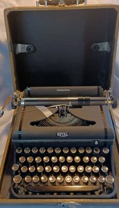Vintage 1940s Royal Companion Portable Typewriter w/ Case - Picture 1 of 23