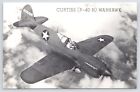 Transport ~ Curtiss (P-40 N) Warhawk ~ Combattant célèbre ~ Avion militaire ~ N&B ~ Vintage