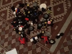 joli lot LEGO Plus De 140 Roues Diverses Technics Et Autres port offert - Imagen 1 de 1