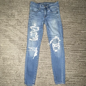 American Eagle Size 2 Girls Jeans Jegging High Rise Distress Blue - Picture 1 of 13