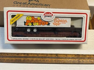 Model Power HO Flat w/Sunkist Trailer ATSF #89989 MIB - Picture 1 of 6