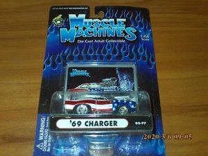 Dodge Charger Muscle Machines 1/64 69 con soplador estrellas y rayas 911 tributo NUEVO - Imagen 1 de 3