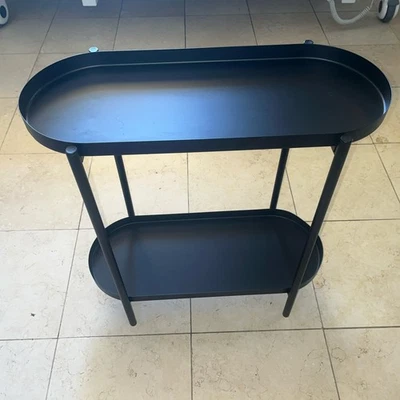 IKEA OLIVBLAD Soporte para plantas, mesa auxiliar, interior/exterior, acero negro 22" Foto 1 de 4