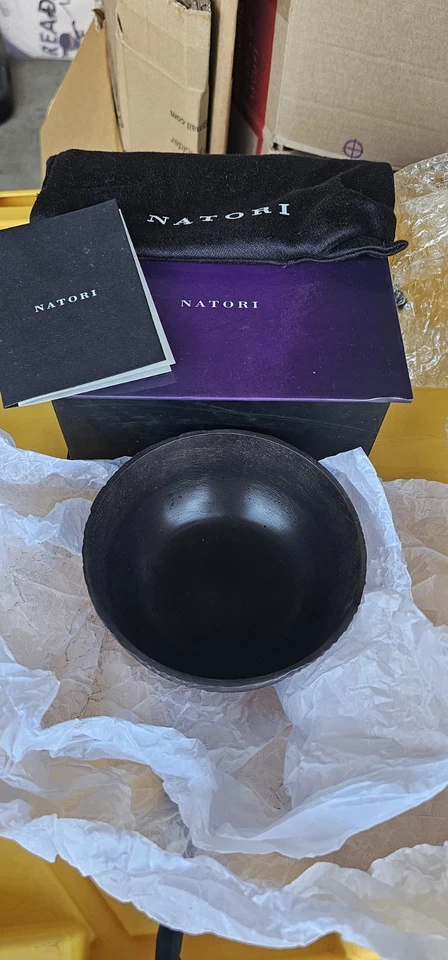 Tazón de tuerca de grano de madera Josie Natori con cubierta antipolvo y caja Foto 1 de 3