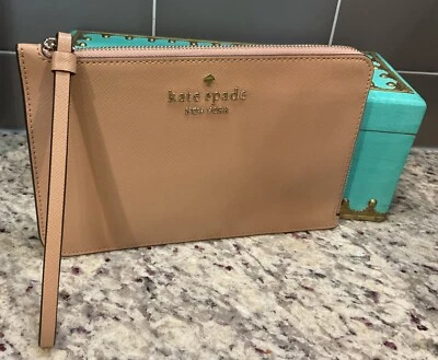 Pulsera KATE SPADE Cameron Med WLRU5435 Light Fawn L-Zip CUERO PRECIO DE VENTA SUGERIDO POR EL FABRICANTE $119 NUEVA CON ETIQUETAS Foto 1 de 4