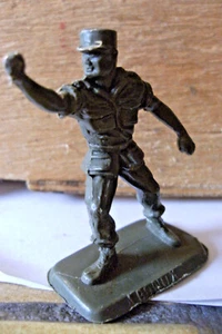 figurine soldat , publicitaire bonux - bon etat -- - Picture 1 of 3