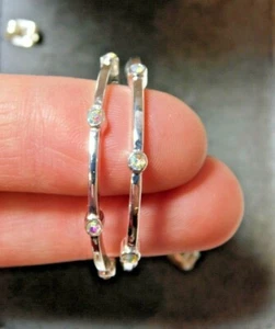 Nwt Aurora Borealis Strass Sottile Cerchio Color Argento Orecchini a Lobo B18. 2 - Foto 1 di 5