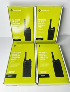 Motorola RMU2040 Two-Way Buissness Radio, 4 Channel 2 Watt UHF - 4 Pack - Zdjęcie 1 z 9