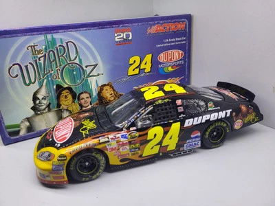 Jeff Gordon 2004 Dupont Wizard of Oz 1:24 - Image 1 of 4