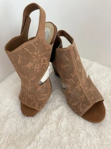 Vince Camuto NWOT Women’s 3.5 Inch “Dachelle” Sz 8.5W Suede Slings With Peeps - Picture 1 of 23
