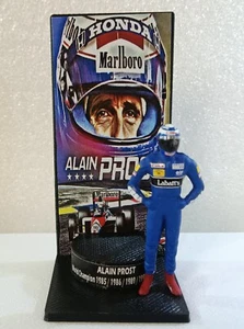 Figura 1/43 Alain Prost 4th World Champion + Podium Tributo Fórmula 1 - Imagen 1 de 4
