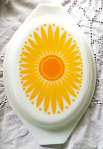 Vintage Pyrex Daisy Sunflower Oval Lid Casserole 943 C - 17 Lid only Replacement - Imagen 1 de 3