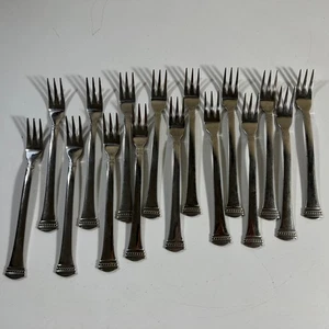 Towle CLASSIQUE BEAD Stainless Seafood Forks 18/10 Glossy Flatware Lot Of 16 - Picture 1 of 13