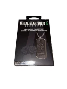 Nuovo Metal Gear Solid Delta manopole pollice e etichetta cane GameStop esclusivo - Foto 1 di 2