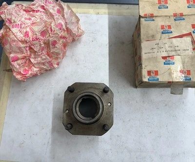 MG ATB 4067 MGA 1500 FRONT WHEEL HUB ASSEMBLY - Image 1 of 4