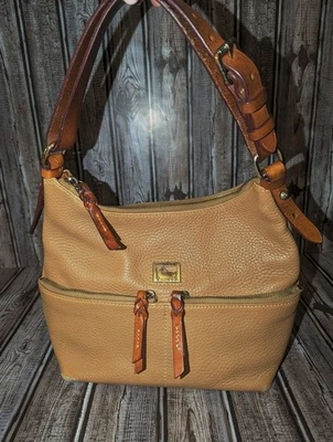 Bolso de mano Hobo de cuero marrón con doble cremallera Dooney & Bourke Dillen Foto 1 de 4