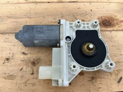 02-05 BMW 745Li E66 E65 FRONT RIGHT WINDOW Regulator Motor - 8382002 - Image 1 of 4