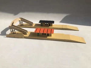 Hornby Dublo Spurweite OO Metall 2 Insel Bahnsteige Bahnhof mit Fußgängerbrücke - Bild 1 von 24