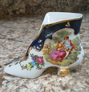 Zapato de porcelana vintage para damas bota cortejo pareja marcado Fragonard 6"x6" - Imagen 1 de 6