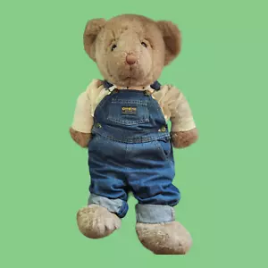 Russ So Soft Teddy Bear #4608 Usando Mono Osh Kosh B'Gosh 24" de Largo - Imagen 1 de 15