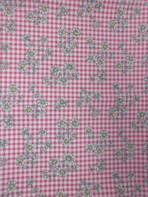 Tela de edredón a cuadros rosa y blanco con flor de margarita 2 yardas Foto 1 de 3