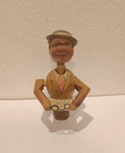 Vecchia SCULTURA vintage in LEGNO della VAL GARDENA MOVIMENTO, SCOLPITA, TAPPO - Foto 1 di 5