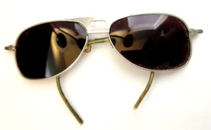 Gafas de sol vintage verde oliva estuche suave - Imagen 1 de 4