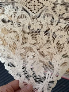 ANTIQUE ESTATE FINEST ITALIAN LACE & LINEN LUNCHEON CLOTH MILANESE LACE FIGURAL - Picture 1 of 11