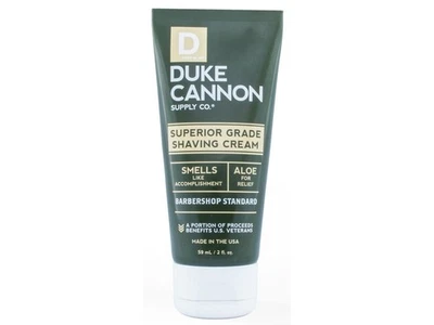 Crema de afeitar Duke Cannon grado superior fórmula de peluquería con aloe vera 2 oz Foto 1 de 3