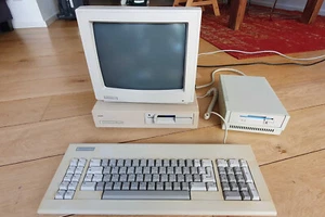 Commodore PC 1, 640 KB RAM, monitor 1402, dodatkowy napęd 3,5" - wyczyszczony i przetestowany - Zdjęcie 1 z 24
