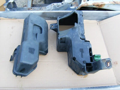 Caja y cubierta de fusibles de motor OEM TOYOTA CELICA 2000-2005 Foto 1 de 4